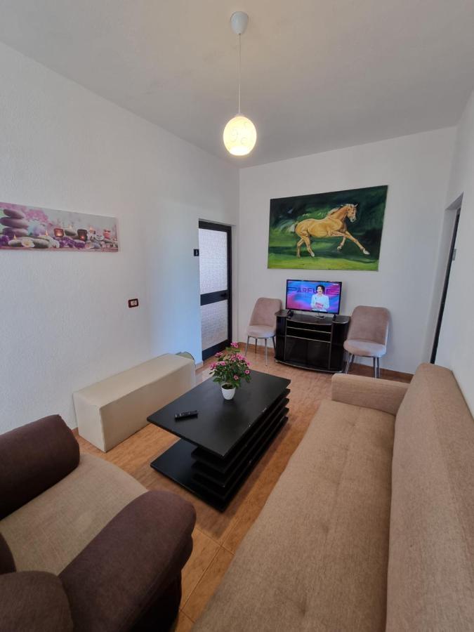 דורס Guest House Vila Elezi מראה חיצוני תמונה