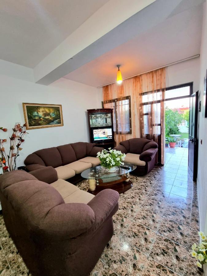 דורס Guest House Vila Elezi מראה חיצוני תמונה